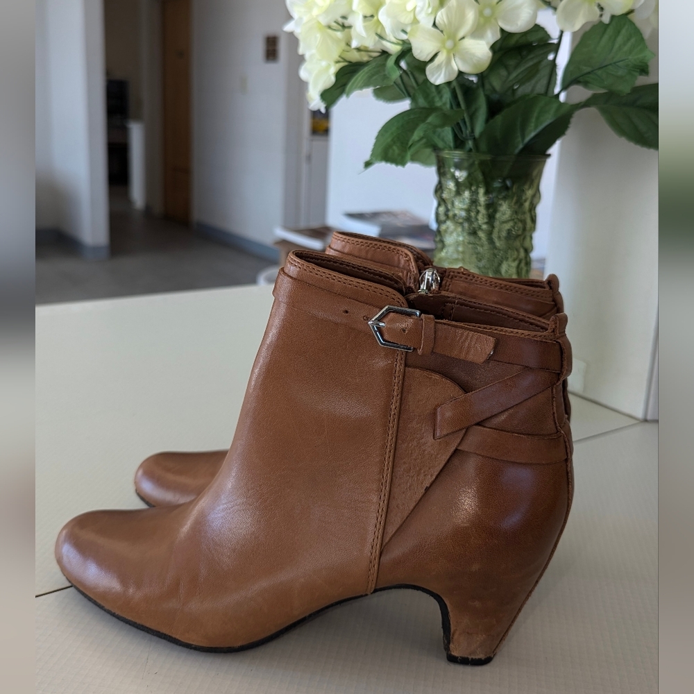 COGNAC SAM EDELMAN BOOTIES